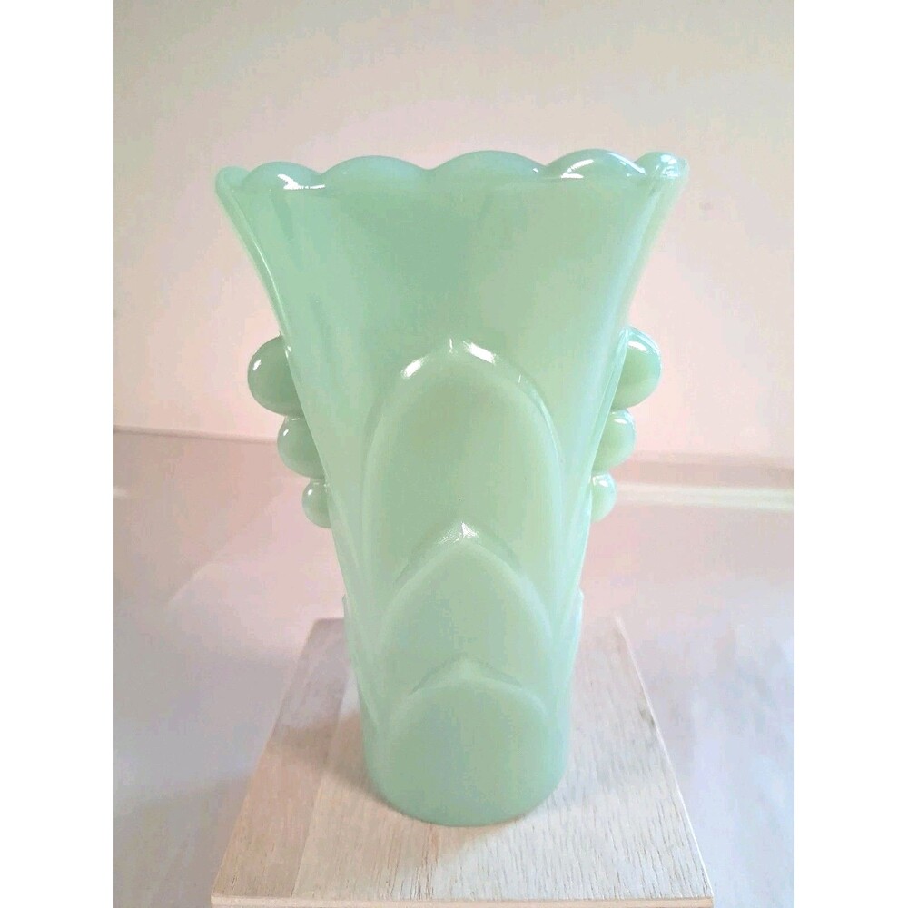 EC Vintage Fire King Jadeite Glass 5.25 in Scalloped Bead Bud Vase Art Deco